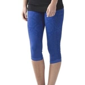 Lululemon The Flow Crop II Heathered Sapphire Blue Snakeskin Pattern Size 12